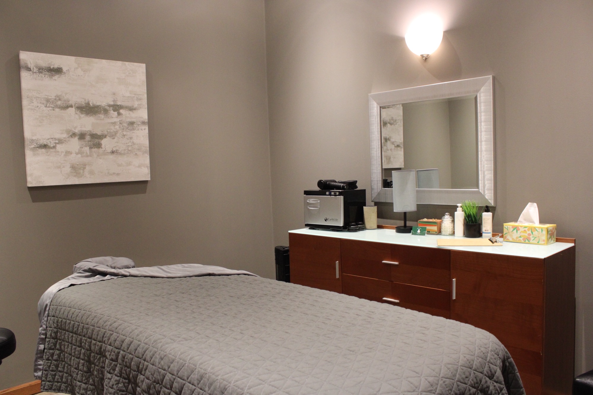 Calming decor details and soft ambiance